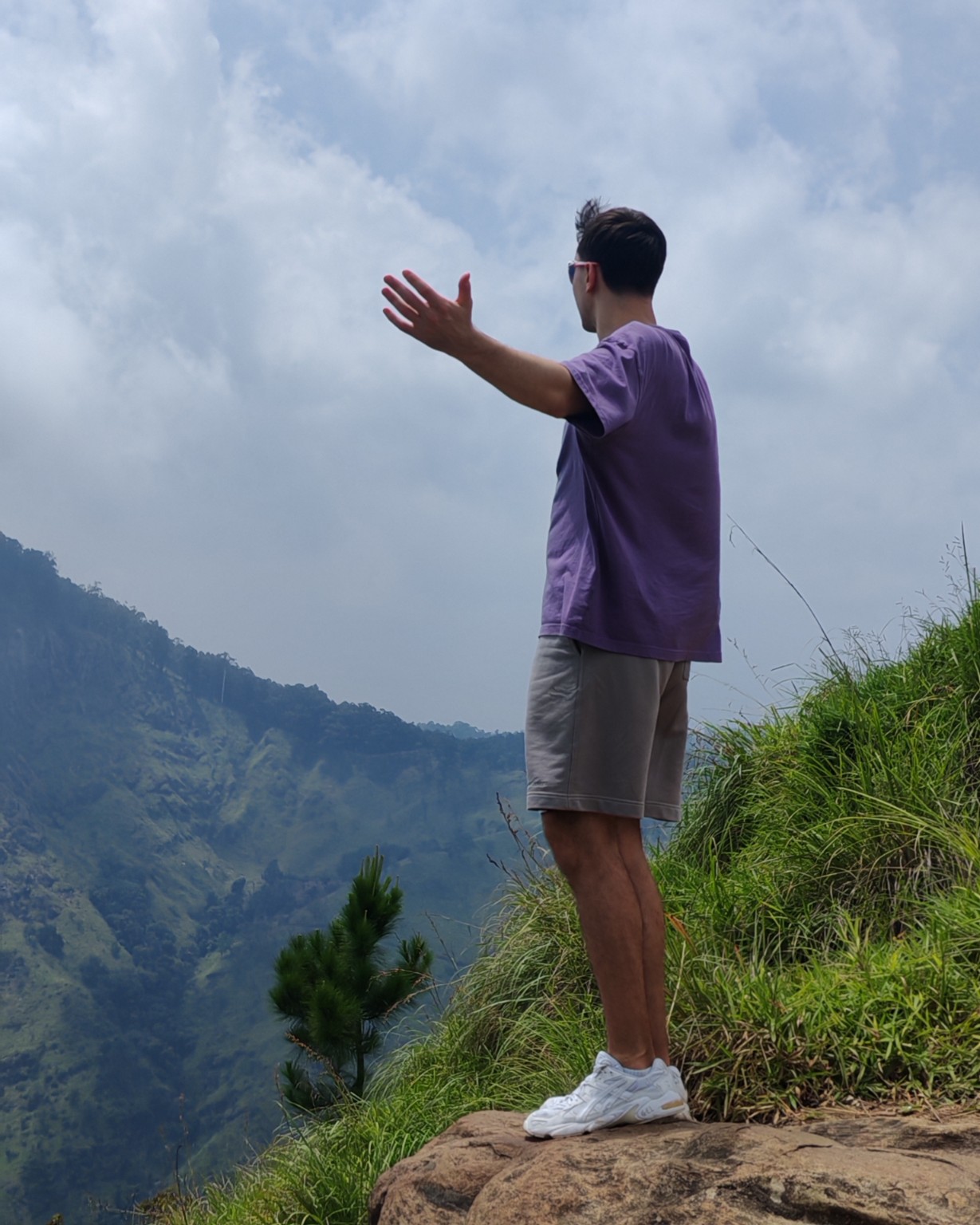 Mountain viewpoint in Ella