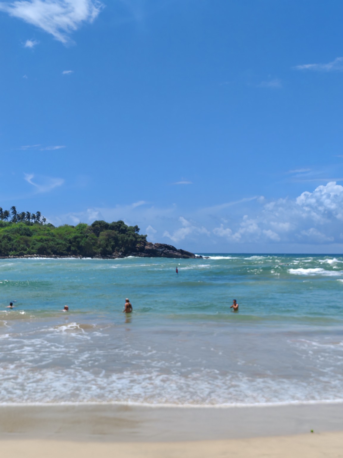Hiriketiya Beach coast